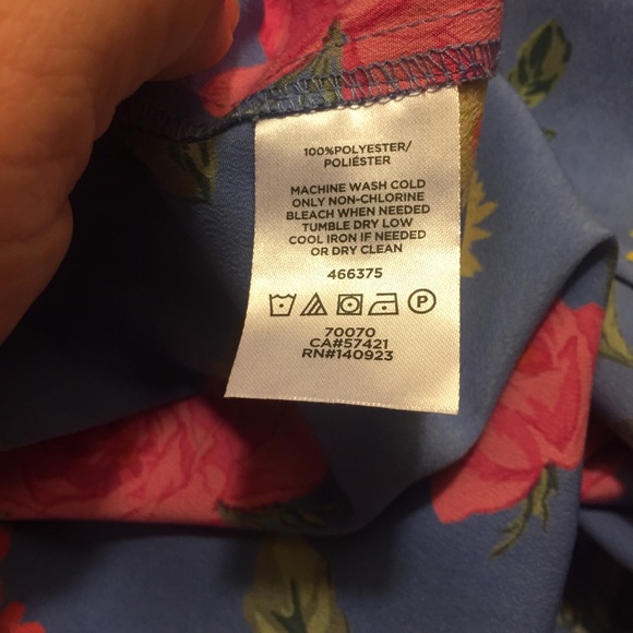 Ann Taylor flutter sleeve lilac print top - Picture 4 of 7